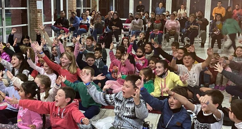 Puppet show “Carbón con Patas” en ELI